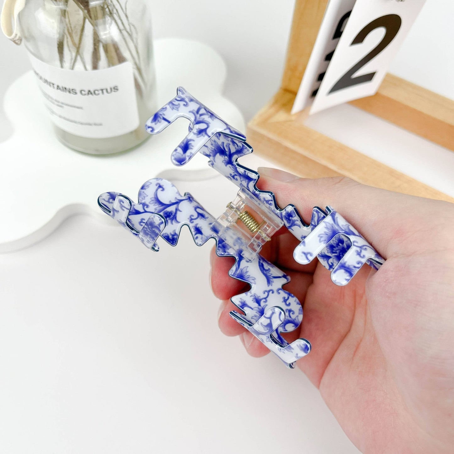 Toile Floral Wave Claw Clip - vibeboxshop