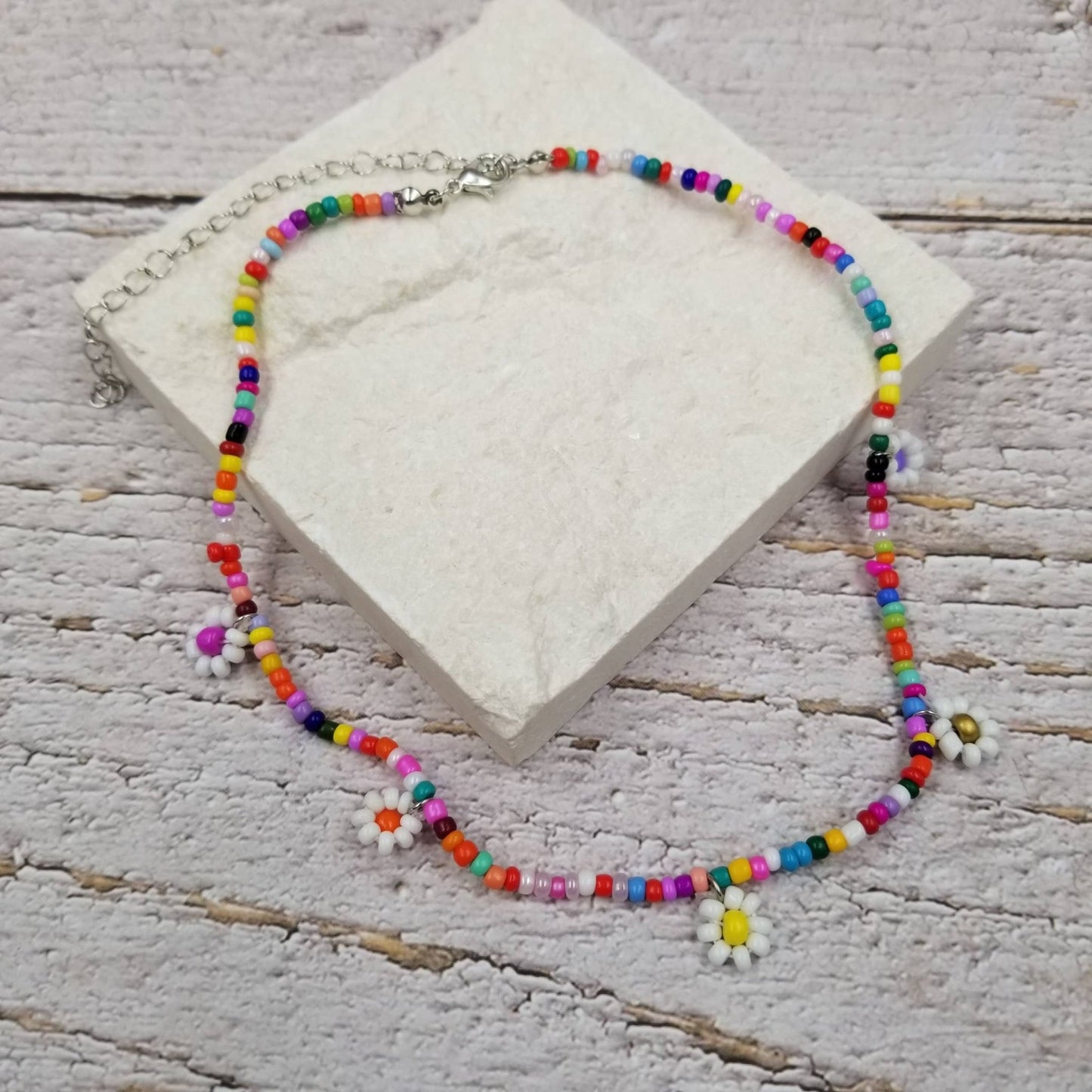 Daisy Seed Beaded Necklace - vibeboxshop