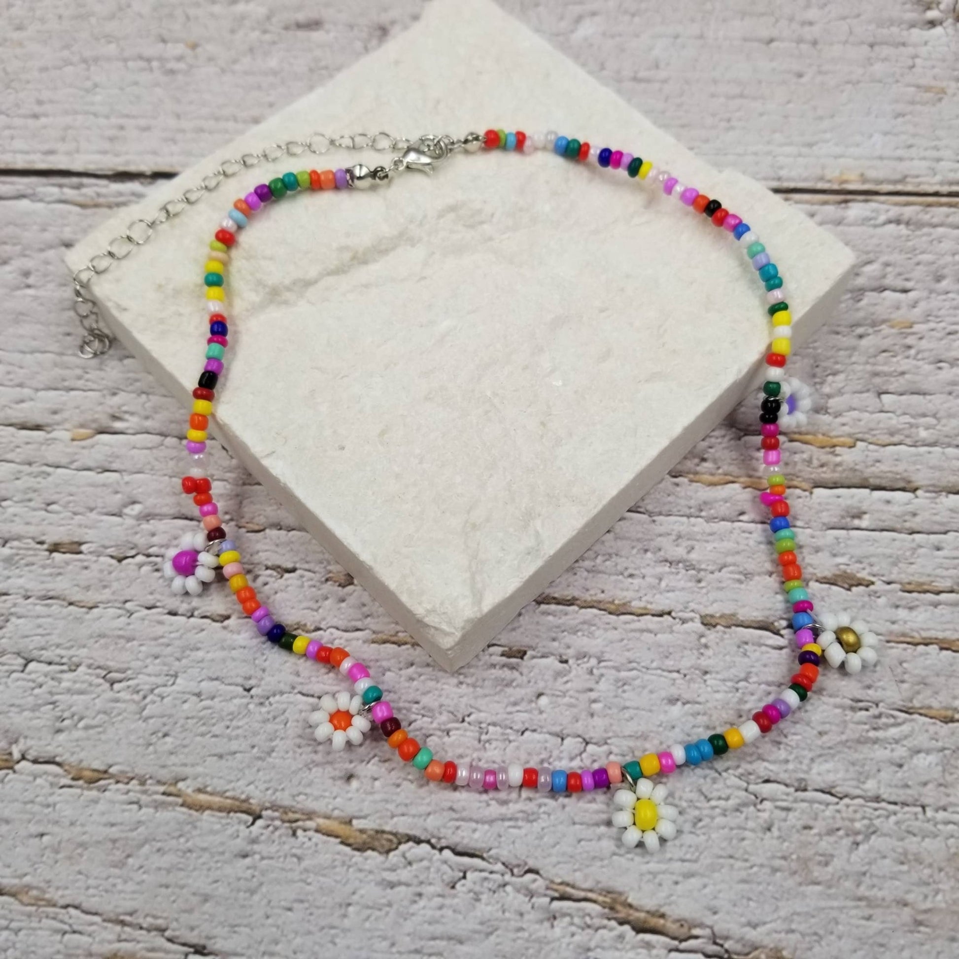 Daisy Seed Beaded Necklace - vibeboxshop
