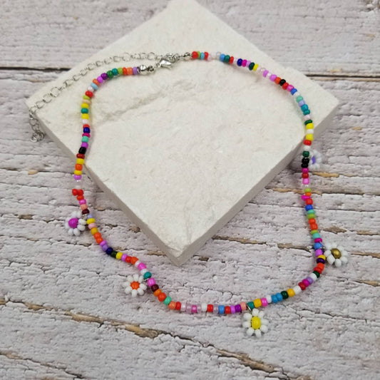 Daisy Seed Beaded Necklace - vibeboxshop