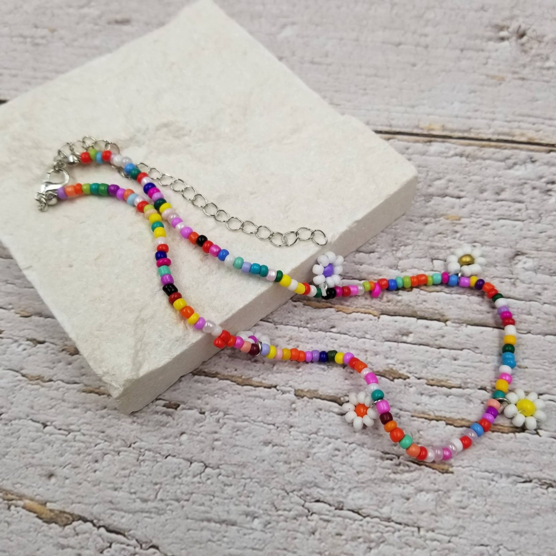 Daisy Seed Beaded Necklace - vibeboxshop
