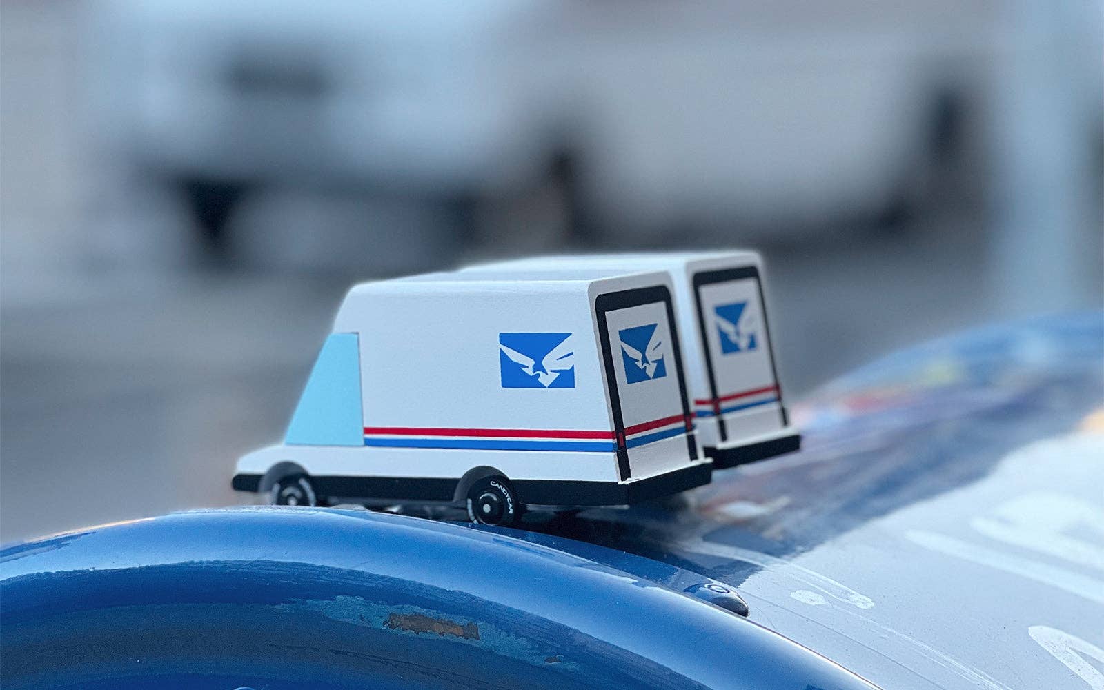 Futuristic Mail Van - vibeboxshop