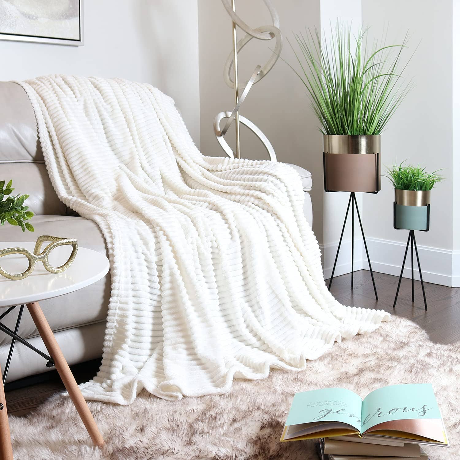 White Throw Blankets - vibeboxshop